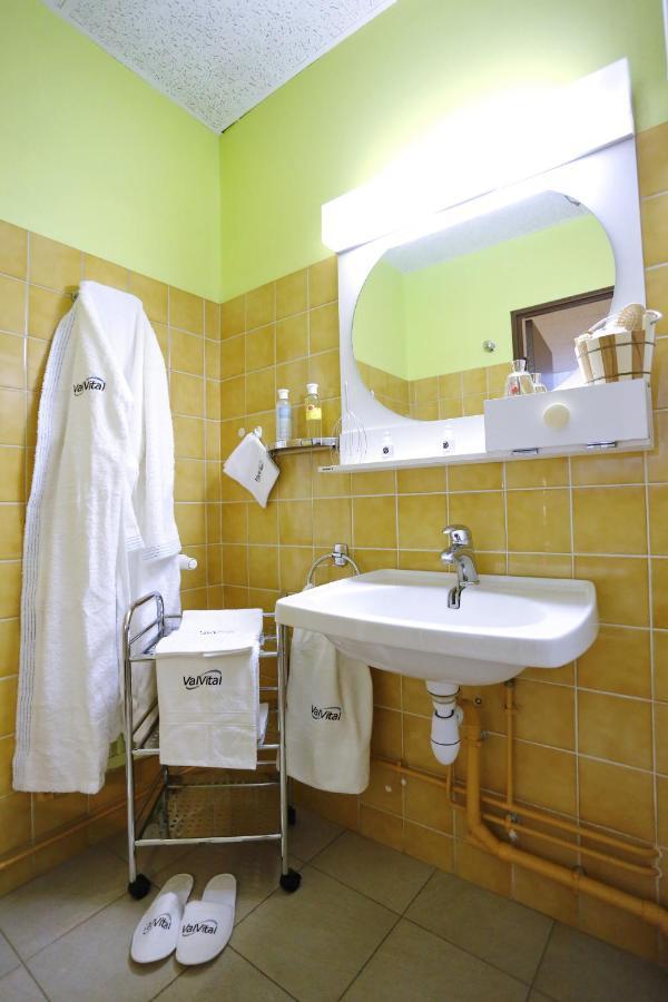 Residence Thermotel บูร์บอนน์-เลส์-แบงส์ ภายนอก รูปภาพ